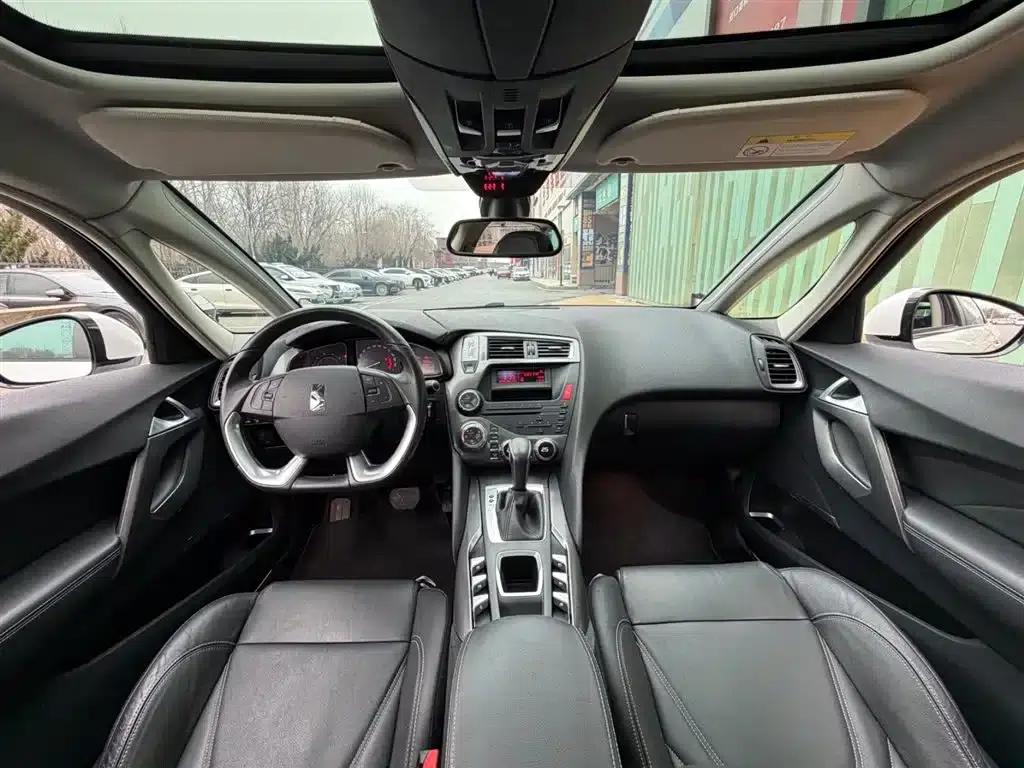DS 5 2015 1.6T Luxury Edition THP160 — миниатюра 4