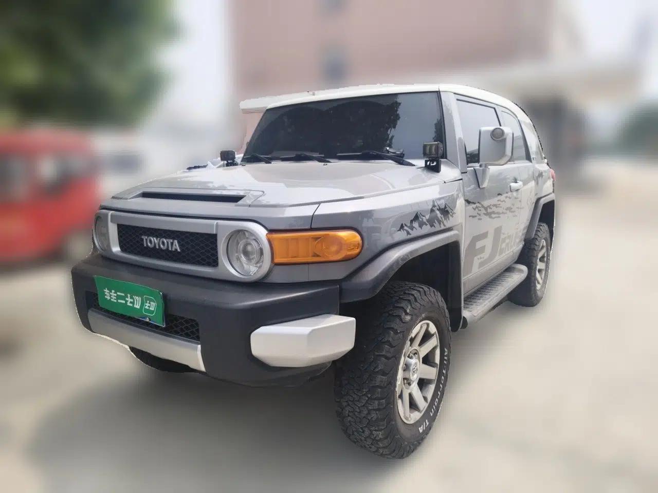 Toyota FJ Cruiser 4.0FJ parallel import — миниатюра 1