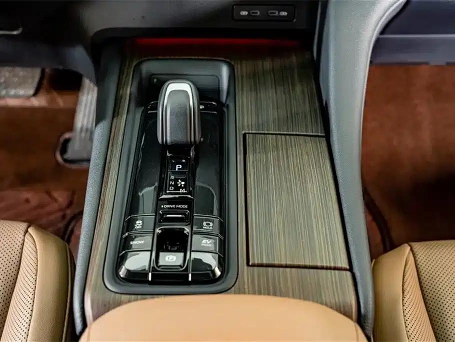 2024 Crown Imported Model 2.5L Supreme Edition — миниатюра 16