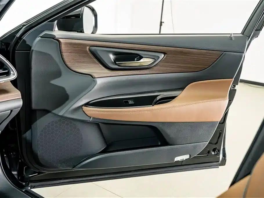 2024 Crown Imported Model 2.5L Supreme Edition — миниатюра 17