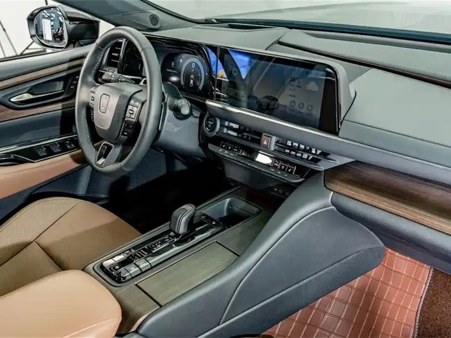 2024 Crown Imported Model 2.5L Supreme Edition — миниатюра 19