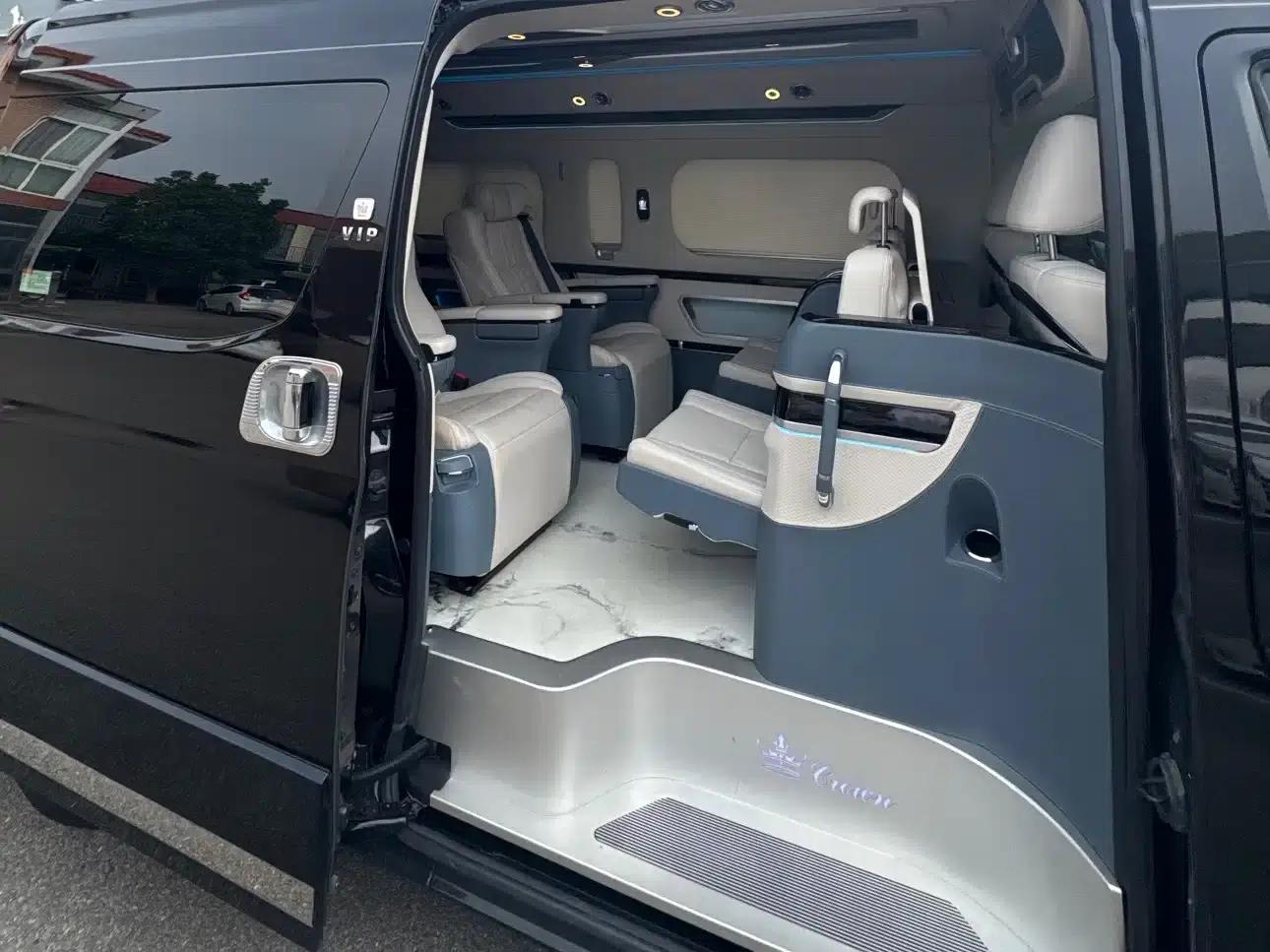 2023 HIACE 3.5L Automatic — миниатюра 9