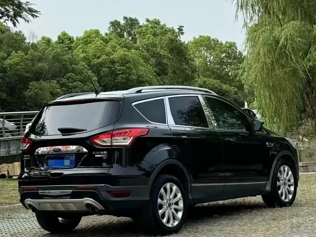 Ford Kuga 2013 2.0L GTDi AWD Elite — миниатюра 4