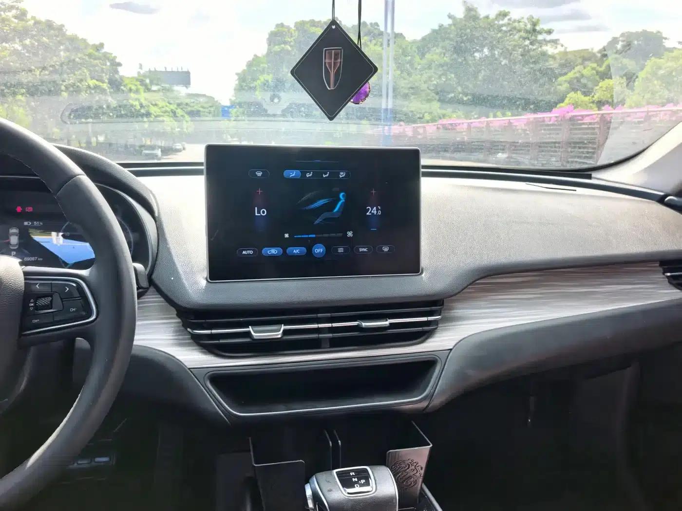 Hongqi E-QM5 2023 Model 620km PLUS — миниатюра 11