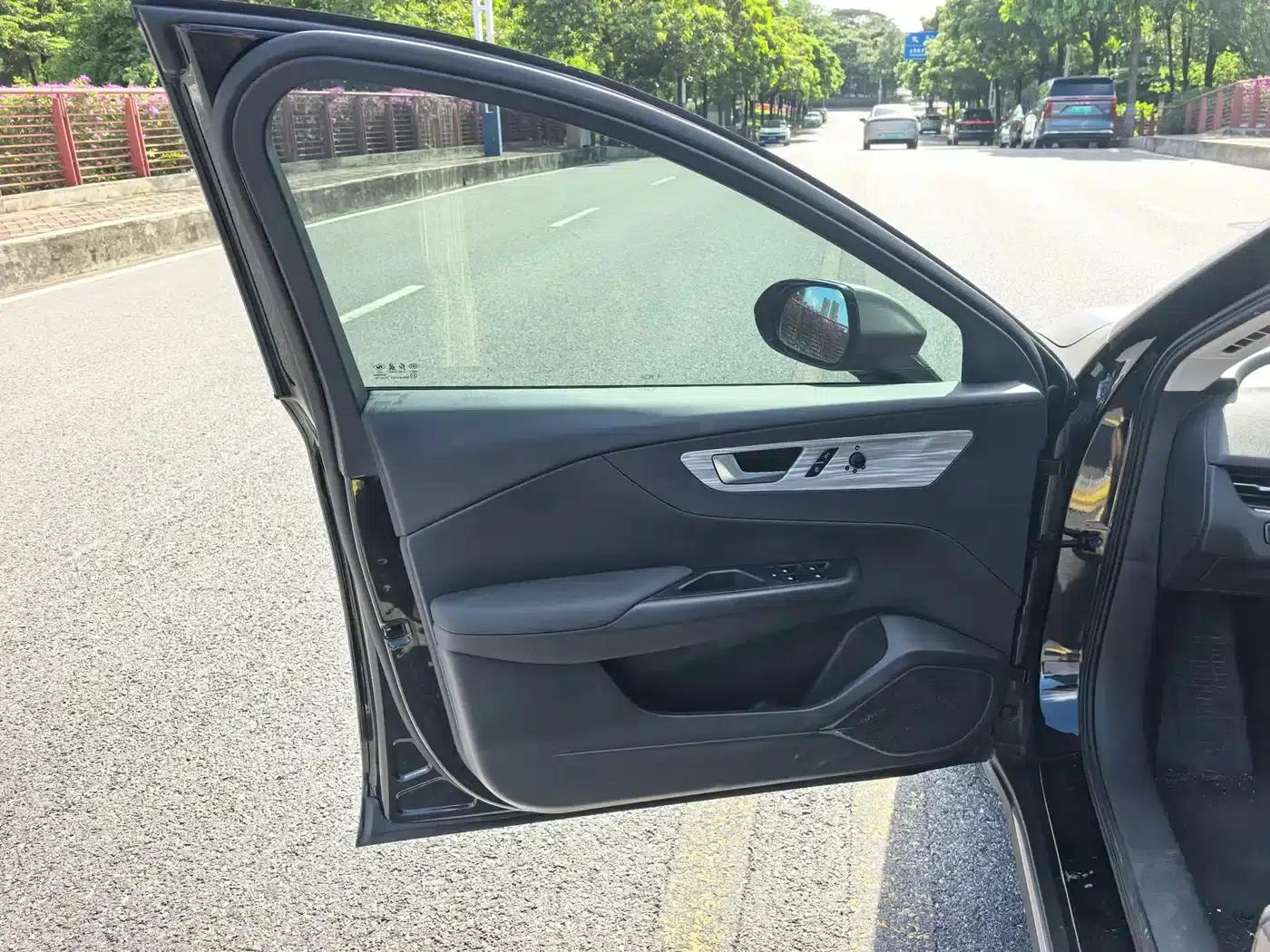 Hongqi E-QM5 2023 Model 620km PLUS — миниатюра 4
