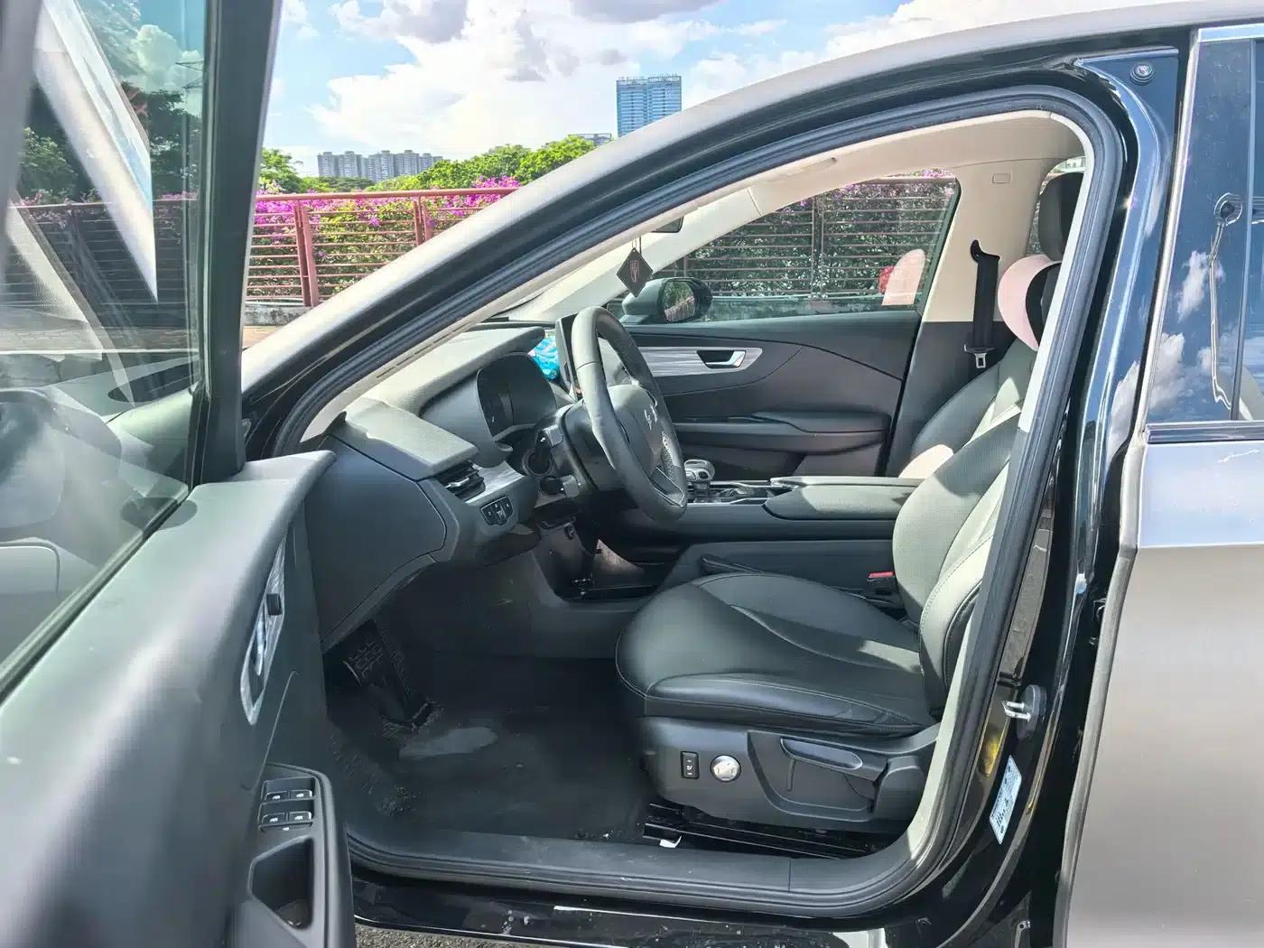 Hongqi E-QM5 2023 Model 620km PLUS — миниатюра 5