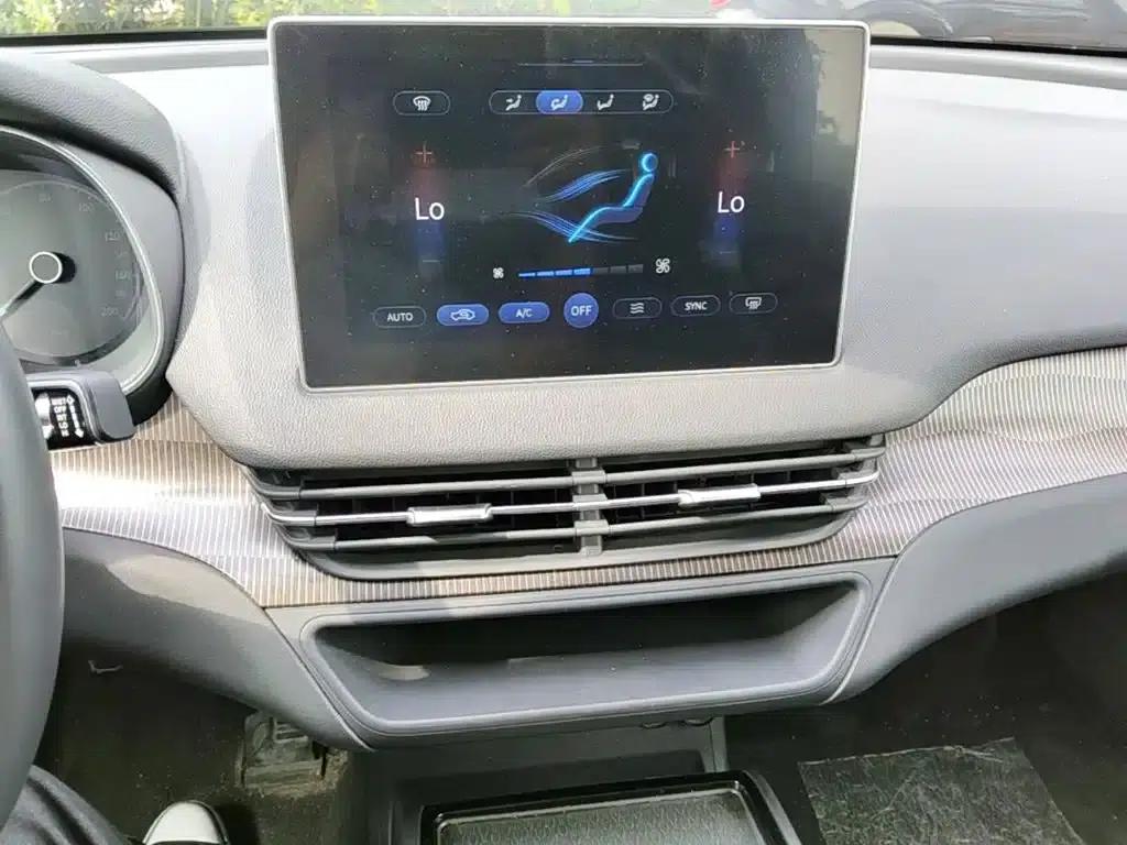 Hongqi E-QM5 2023 Facelift Basic Travel Edition — миниатюра 13