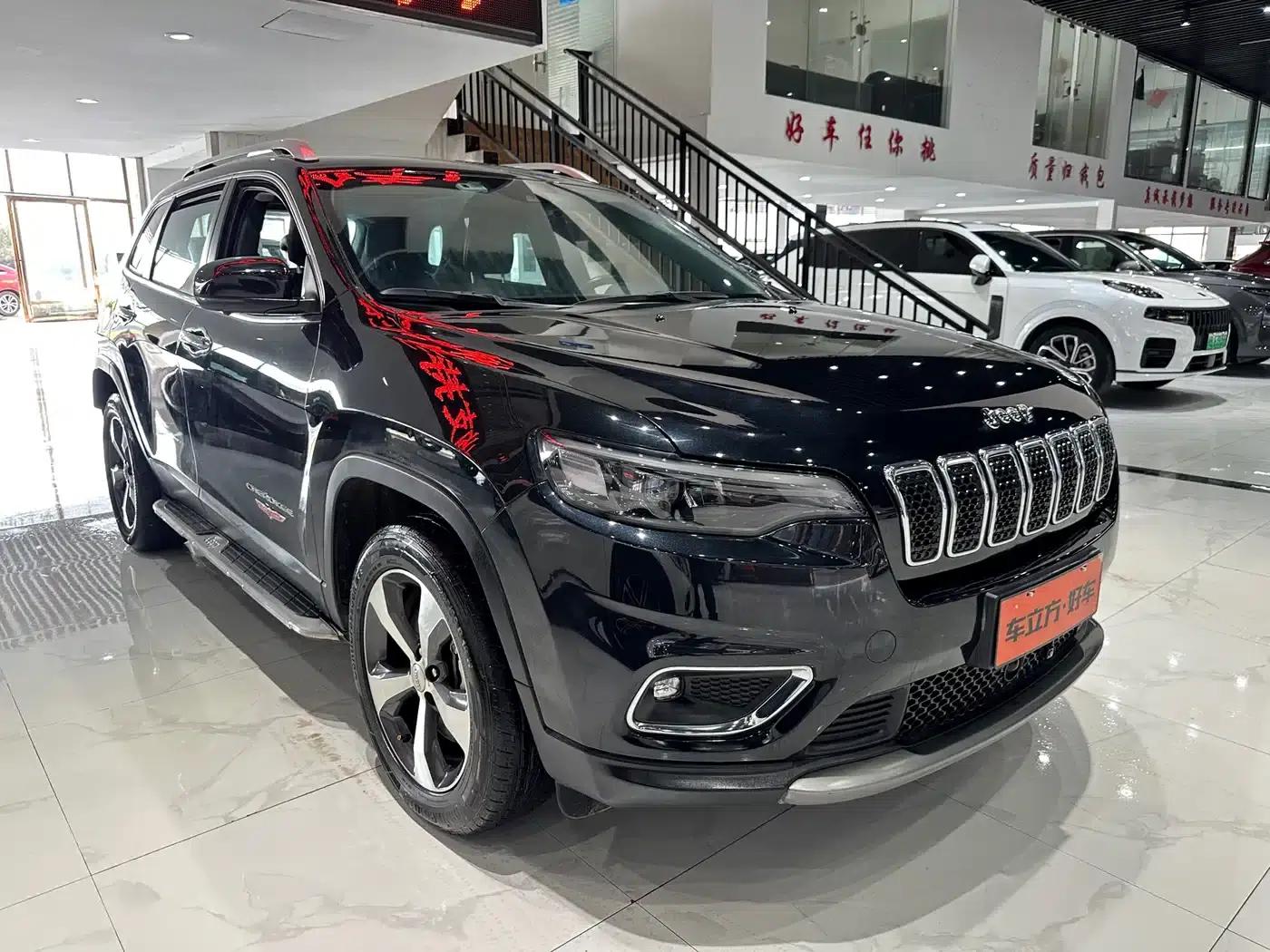 Jeep Cherokee 2019 2.0T AWD Explorer Edition + Autonomous Driving Smart Package (China VI Emission Standard) — миниатюра 3