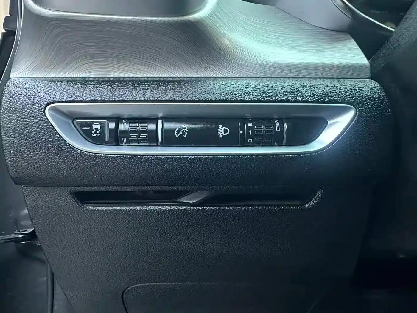 Geely Binyue 2021 1.4T DCT Platinum Edition — миниатюра 13