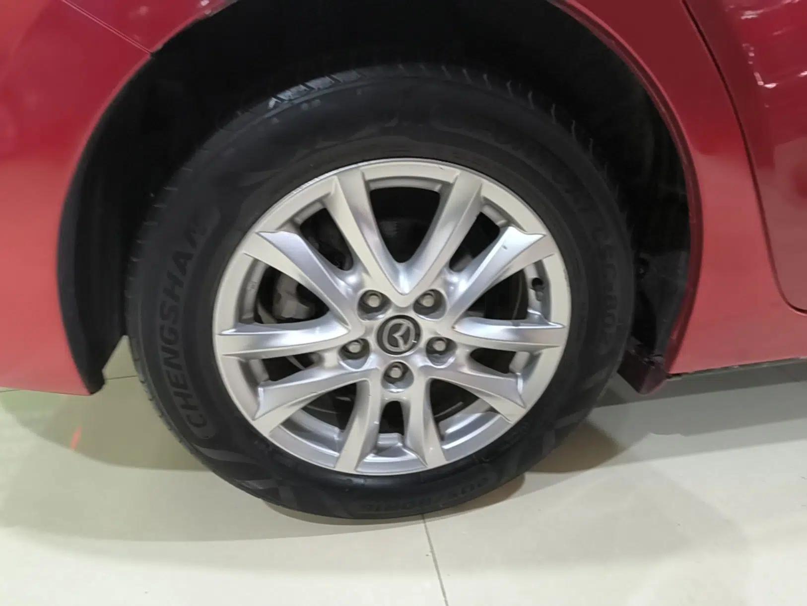 Mazda 3 Axela 2014 Sedan 1.5L Automatic Luxury Model — миниатюра 11