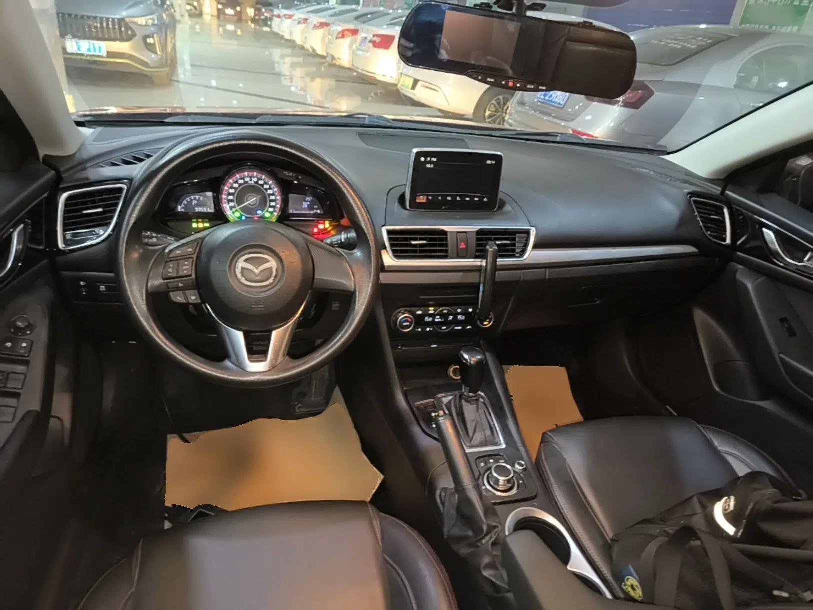 Mazda 3 Axela 2014 Sedan 1.5L Automatic Luxury Model — миниатюра 17