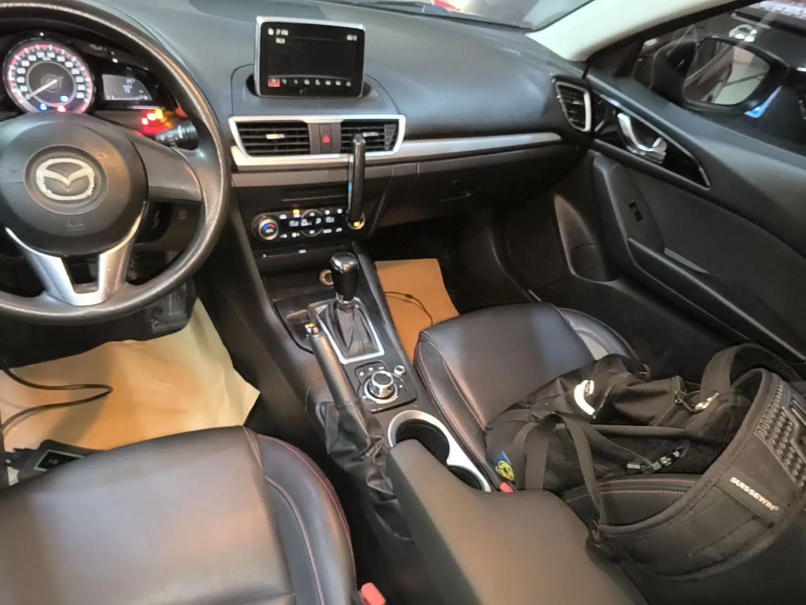 Mazda 3 Axela 2014 Sedan 1.5L Automatic Luxury Model — миниатюра 21