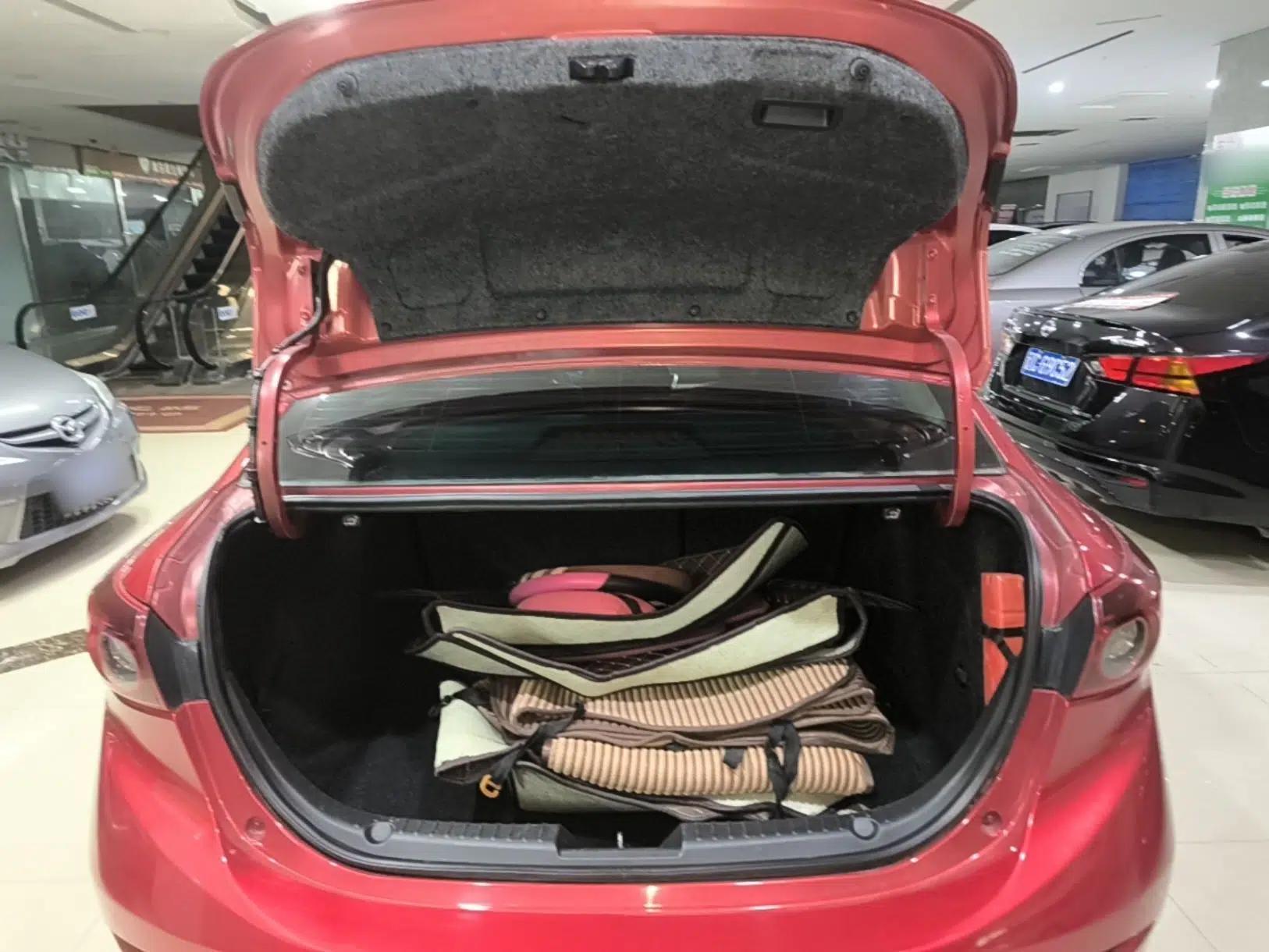 Mazda 3 Axela 2014 Sedan 1.5L Automatic Luxury Model — миниатюра 27