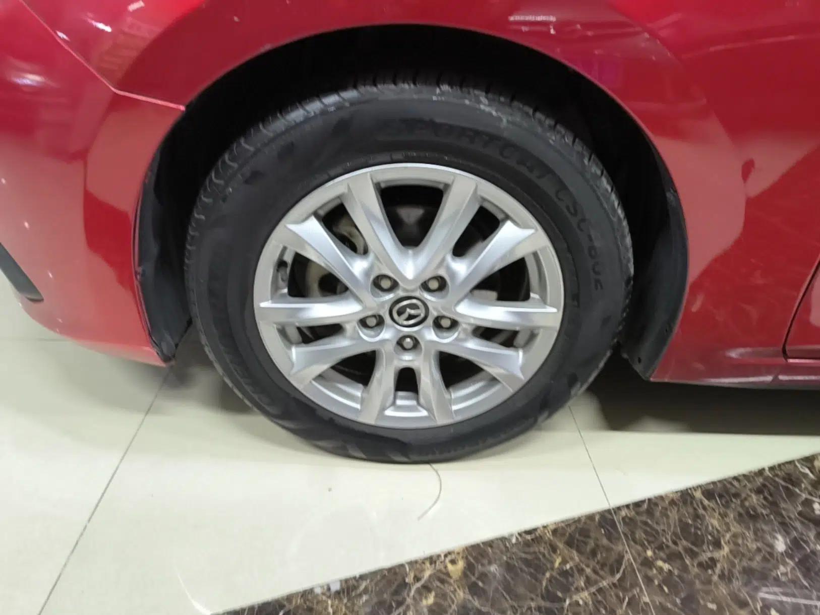 Mazda 3 Axela 2014 Sedan 1.5L Automatic Luxury Model — миниатюра 10