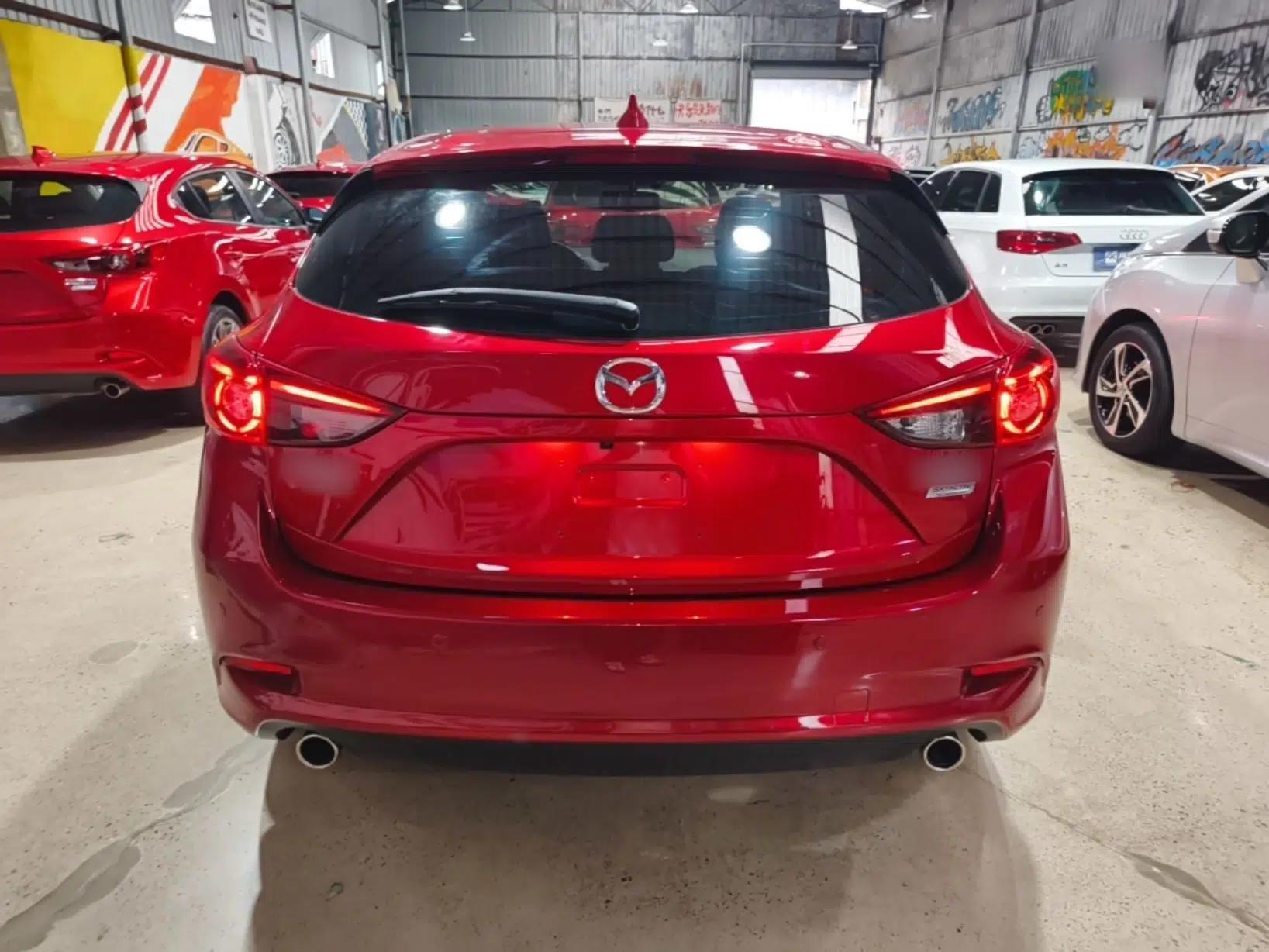 Mazda 3 Axela 2017 Hatchback 2.0L Automatic Sport Model China V Emission Standard — миниатюра 5