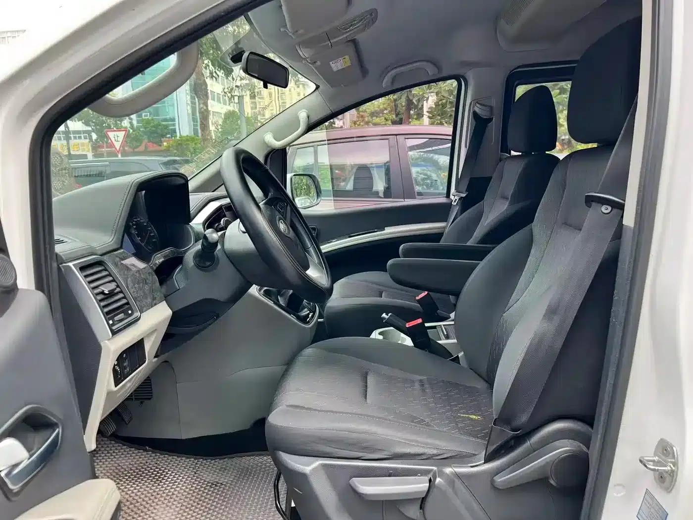 Refine M4 2016 2.0L Manual Deluxe Edition — миниатюра 3