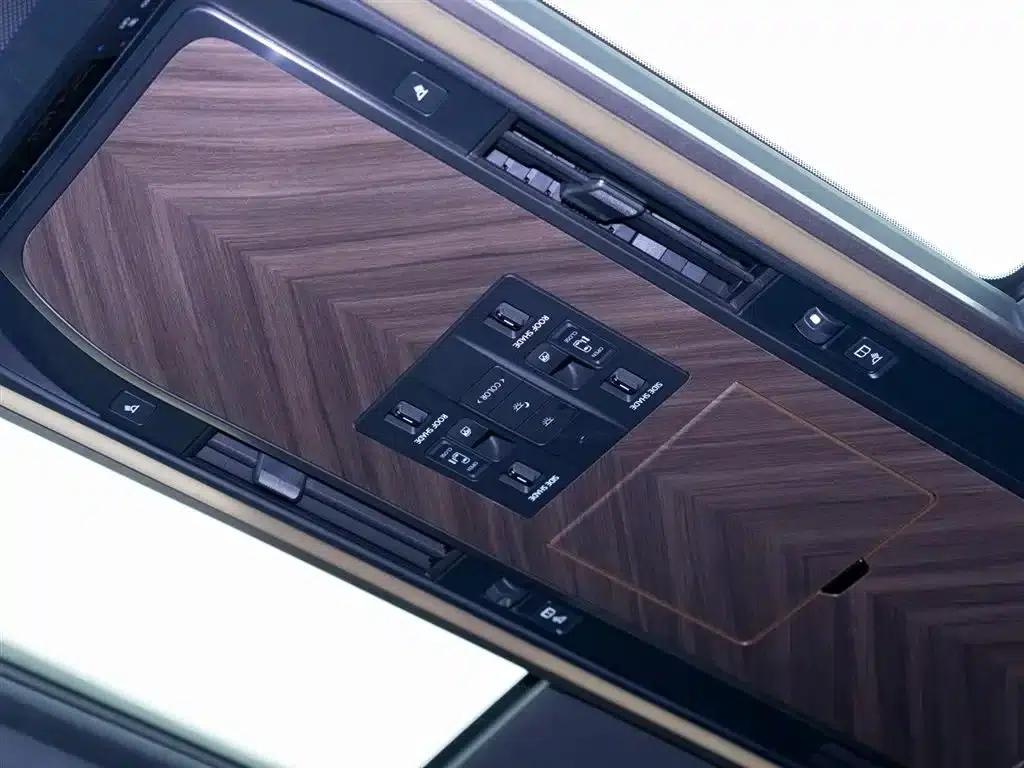 Lexus LM 2023 500h Six-Seat Premium Edition — миниатюра 11