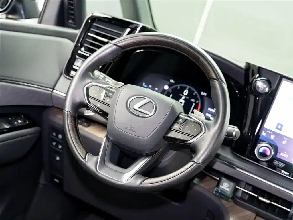 Lexus LM 2023 500h Six-Seat Premium Edition — миниатюра 16