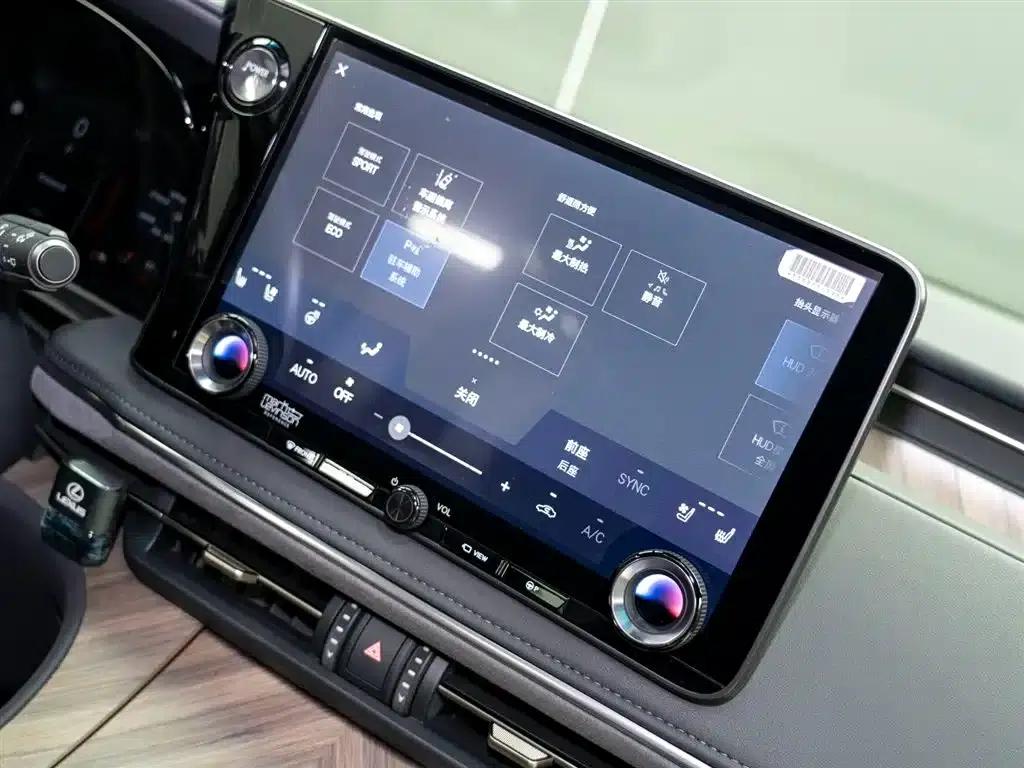 Lexus LM 2023 500h Six-Seat Premium Edition — миниатюра 17