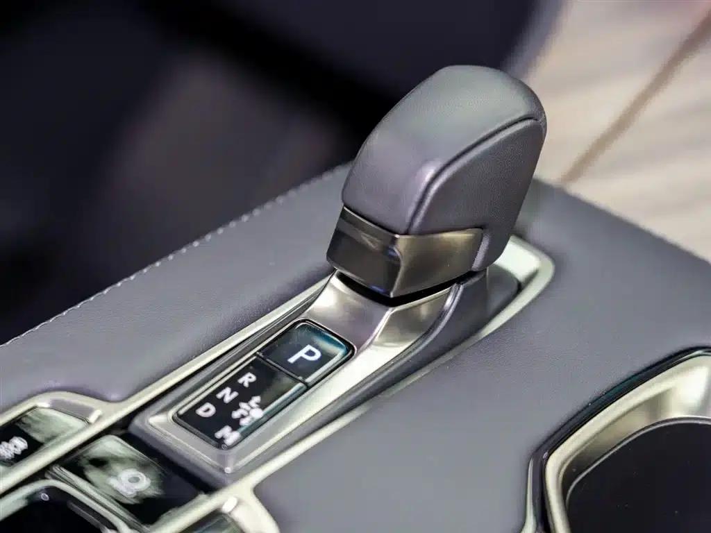 Lexus LM 2023 500h Six-Seat Premium Edition — миниатюра 18