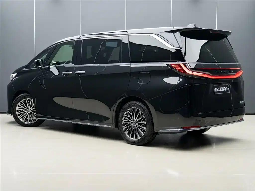 Lexus LM 2023 500h Six-Seat Premium Edition — миниатюра 3
