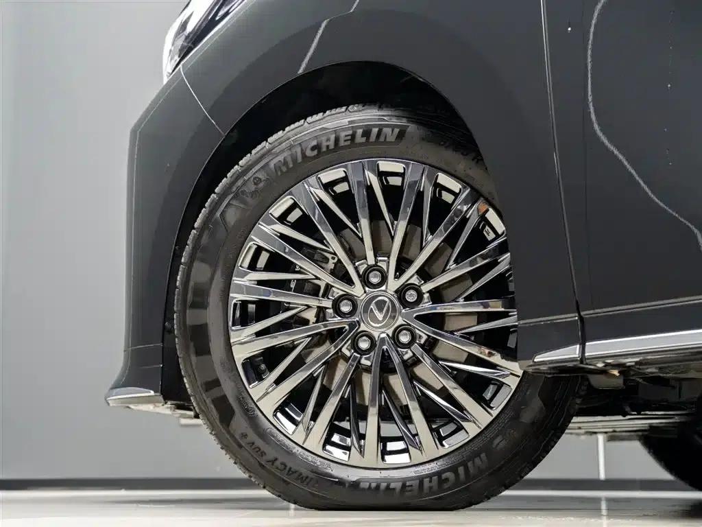 Lexus LM 2023 500h Six-Seat Premium Edition — миниатюра 4