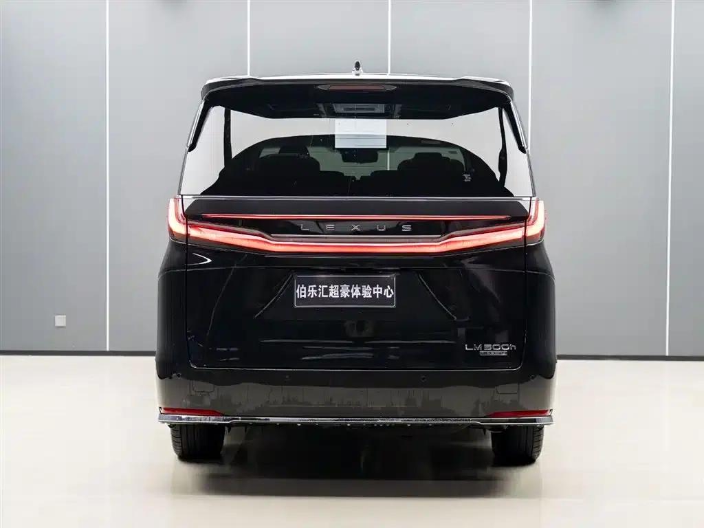 Lexus LM 2023 500h Six-Seat Premium Edition — миниатюра 5