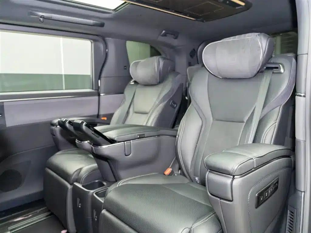 Lexus LM 2023 500h Six-Seat Premium Edition — миниатюра 9