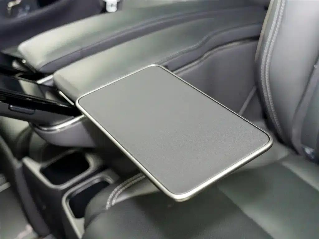 Lexus LM 2023 500h Six-Seat Premium Edition — миниатюра 10