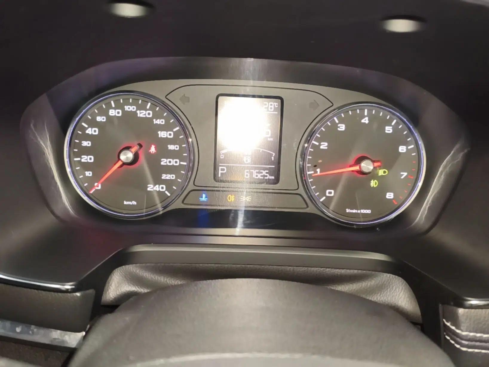 Roewe RX5 2016 20T Two-Wheel Drive Automatic Internet Smart Edition — миниатюра 14