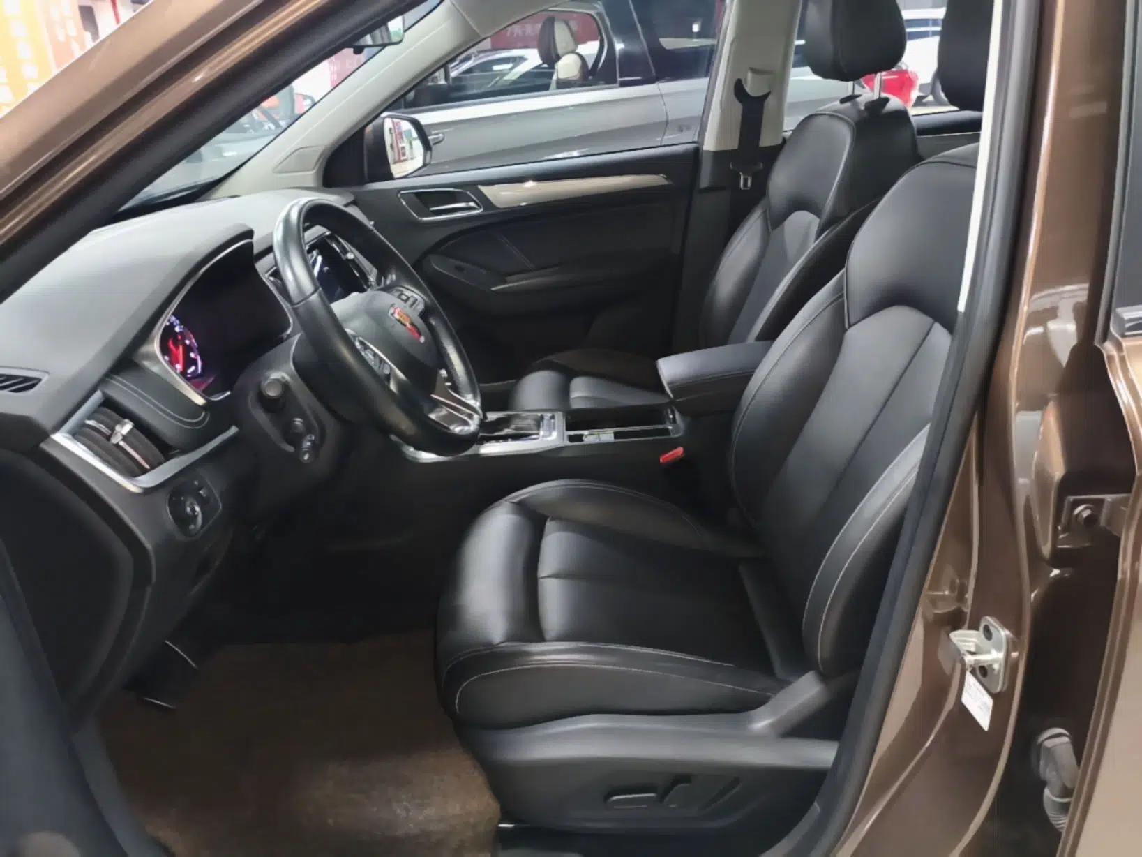 Roewe RX5 2016 20T Two-Wheel Drive Automatic Internet Smart Edition — миниатюра 17