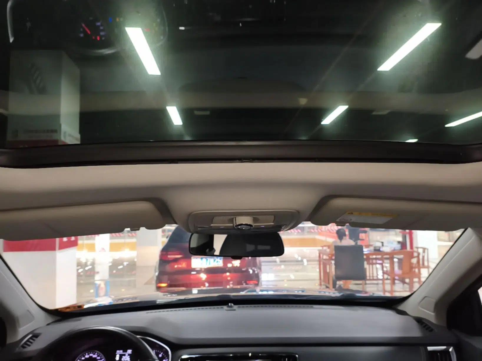 Roewe RX5 2016 20T Two-Wheel Drive Automatic Internet Smart Edition — миниатюра 21