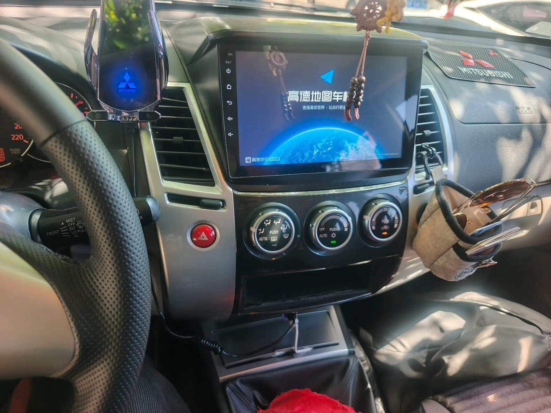 Mitsubishi Pajero Sport 2013 2.4L Manual Two-Wheel Drive Comfort Edition — миниатюра 13