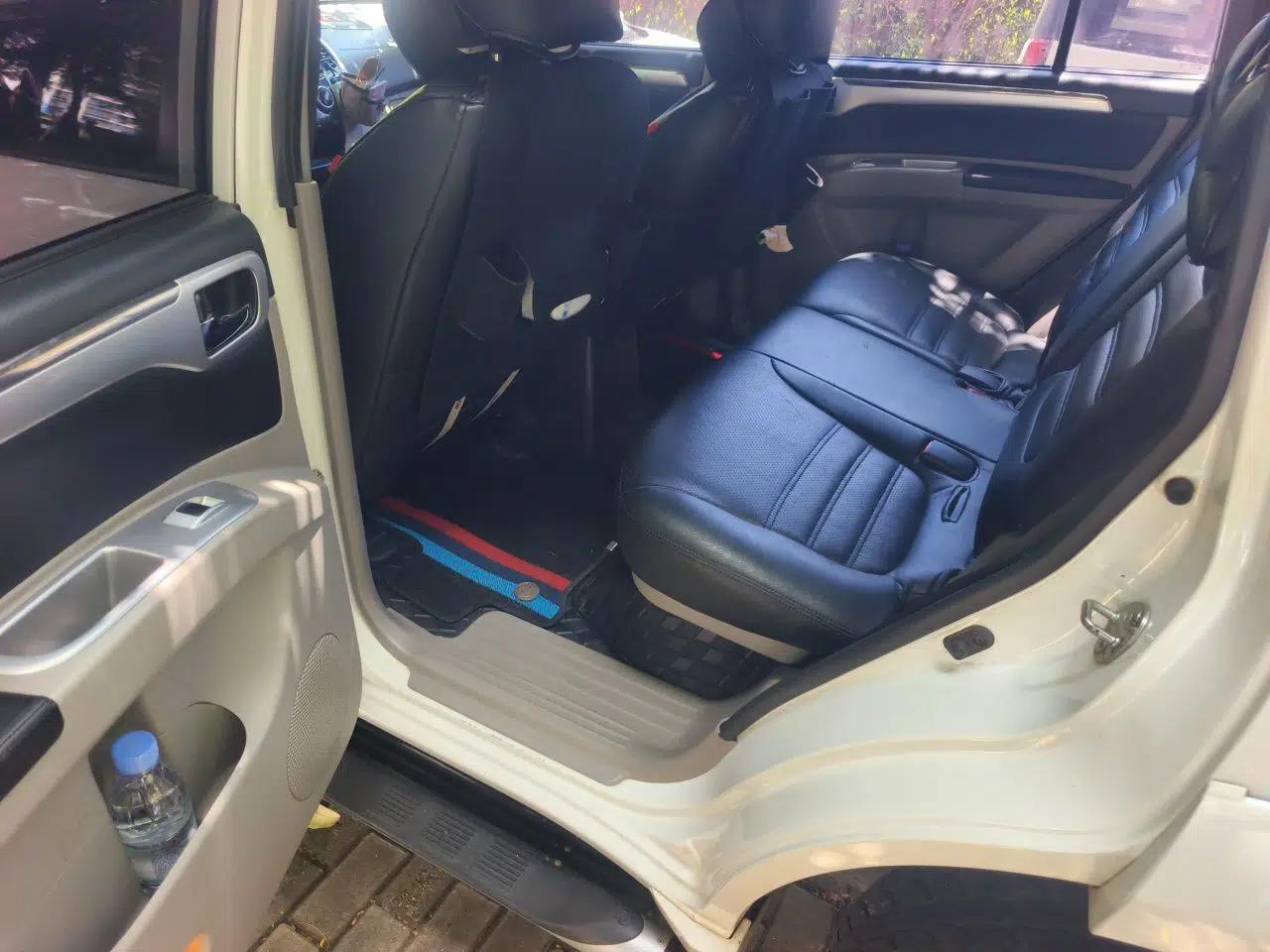 Mitsubishi Pajero Sport 2013 2.4L Manual Two-Wheel Drive Comfort Edition — миниатюра 17