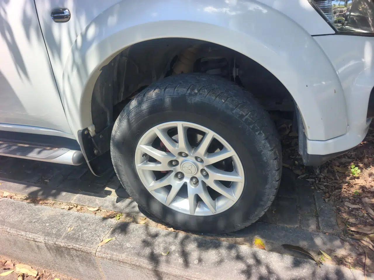 Mitsubishi Pajero Sport 2013 2.4L Manual Two-Wheel Drive Comfort Edition — миниатюра 8