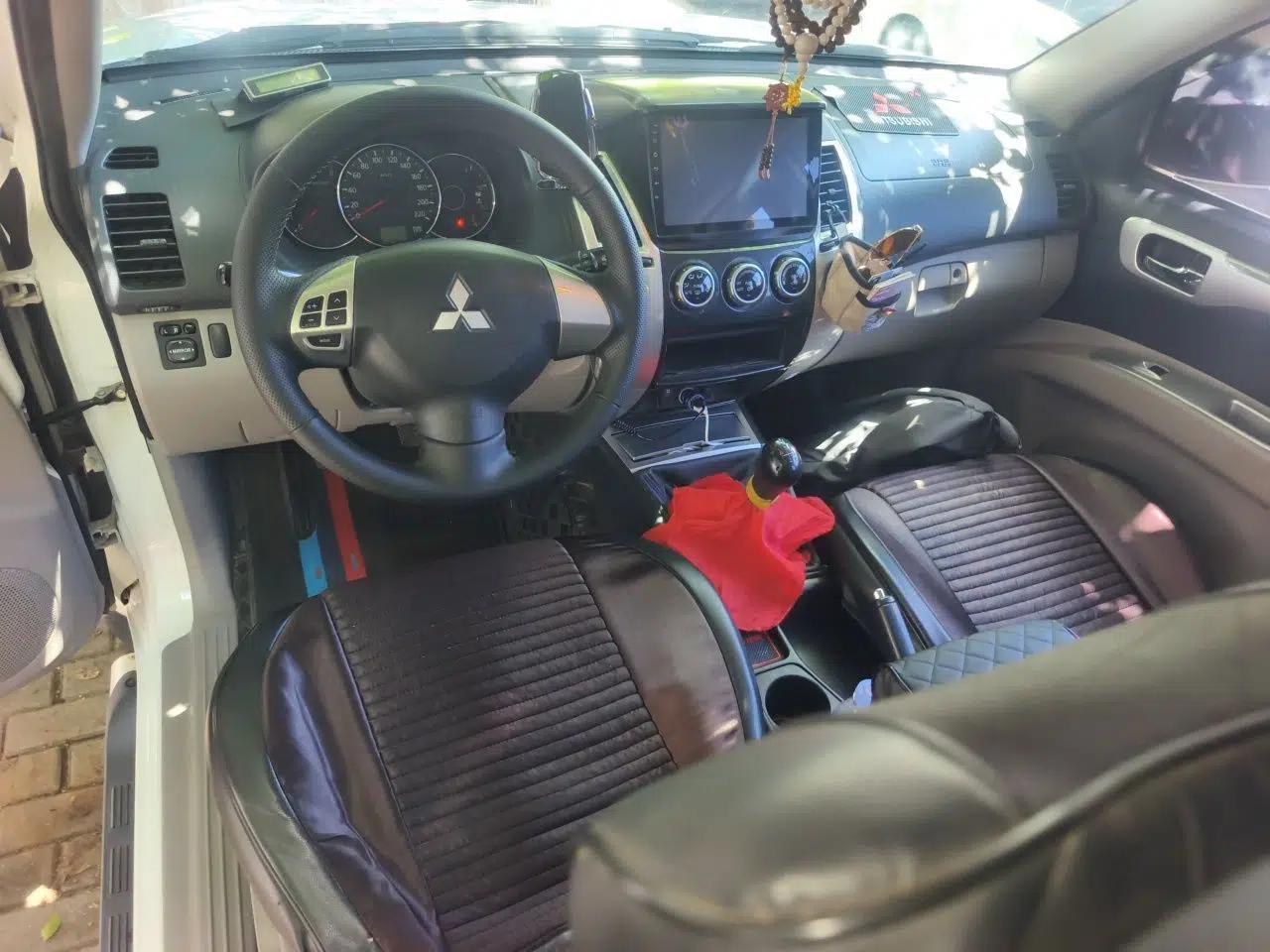 Mitsubishi Pajero Sport 2013 2.4L Manual Two-Wheel Drive Comfort Edition — миниатюра 9
