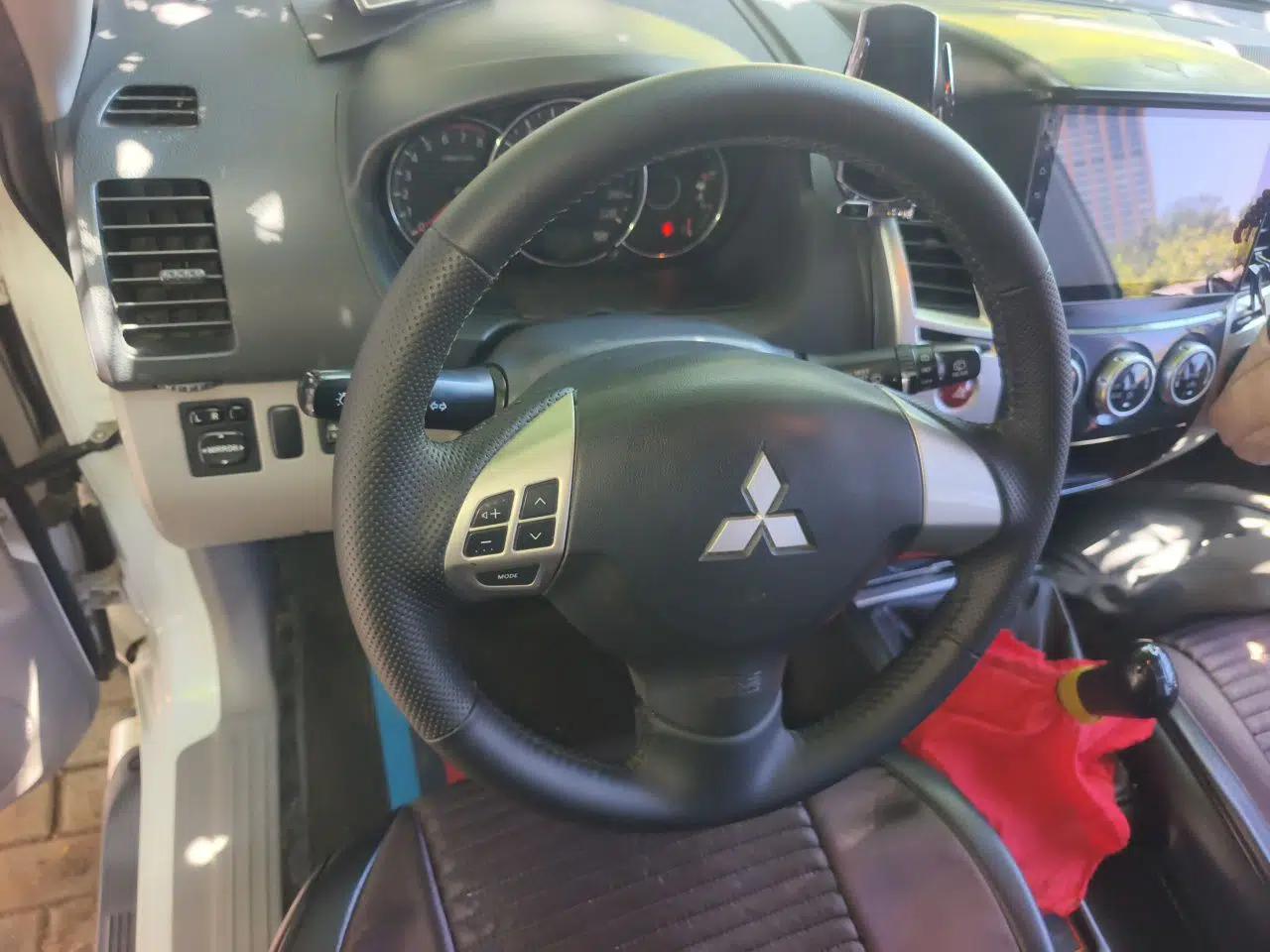 Mitsubishi Pajero Sport 2013 2.4L Manual Two-Wheel Drive Comfort Edition — миниатюра 10