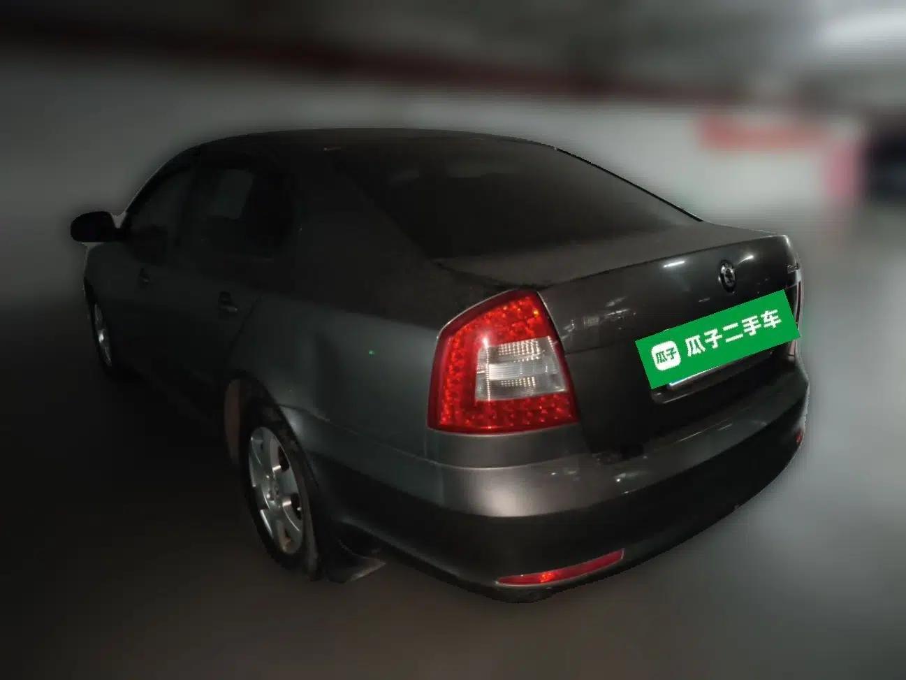 Skoda Octavia 2012 1.6L Manual Eado Edition — миниатюра 4