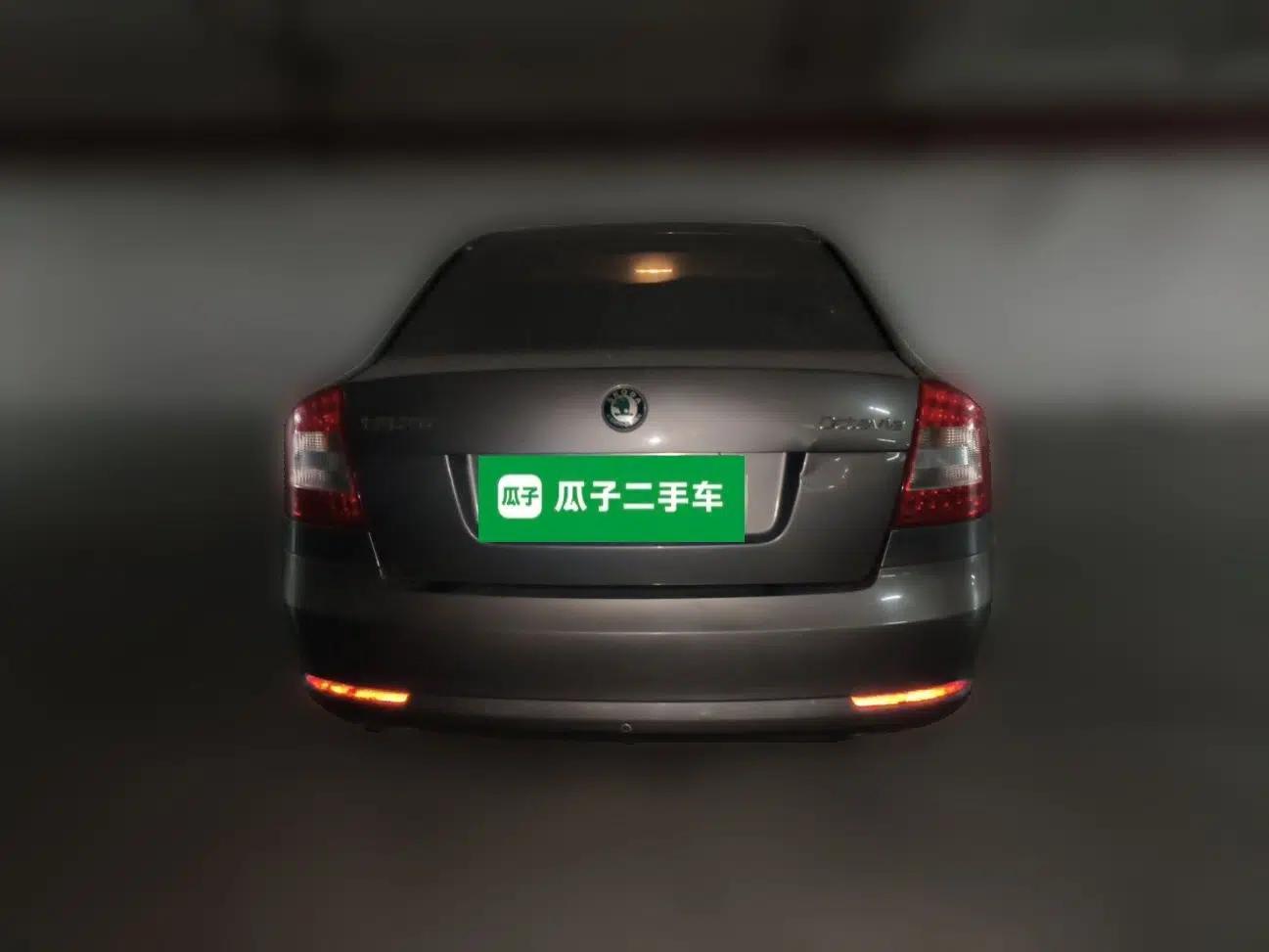Skoda Octavia 2012 1.6L Manual Eado Edition — миниатюра 5