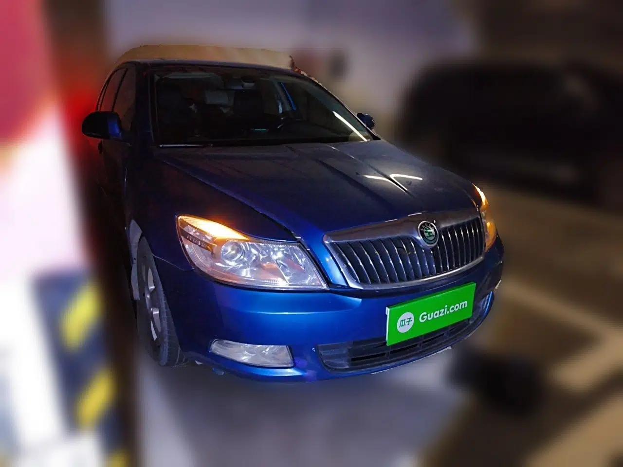 Skoda Octavia 2012 1.6L Automatic Yijun Edition — миниатюра 3