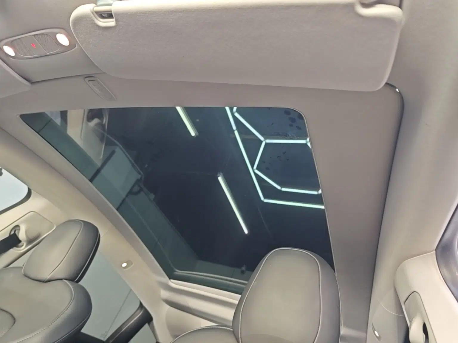 Tesla Model Y 2022 Rear-Wheel-Drive Version — миниатюра 21