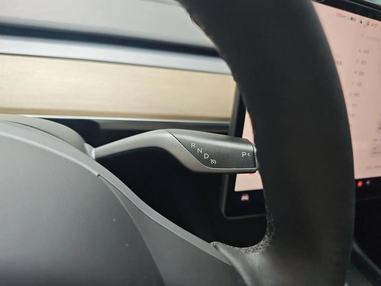 Tesla Model Y 2022 Revised Version Rear-Wheel Drive — миниатюра 14