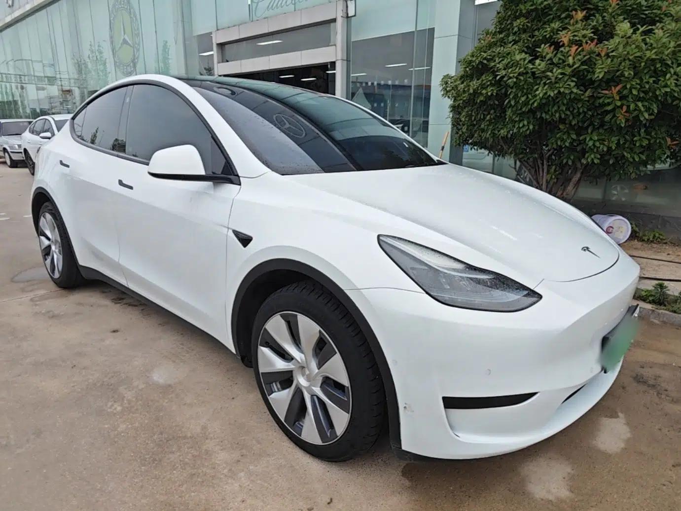 Tesla Model Y 2022 Revised Version Rear-Wheel Drive — миниатюра 3