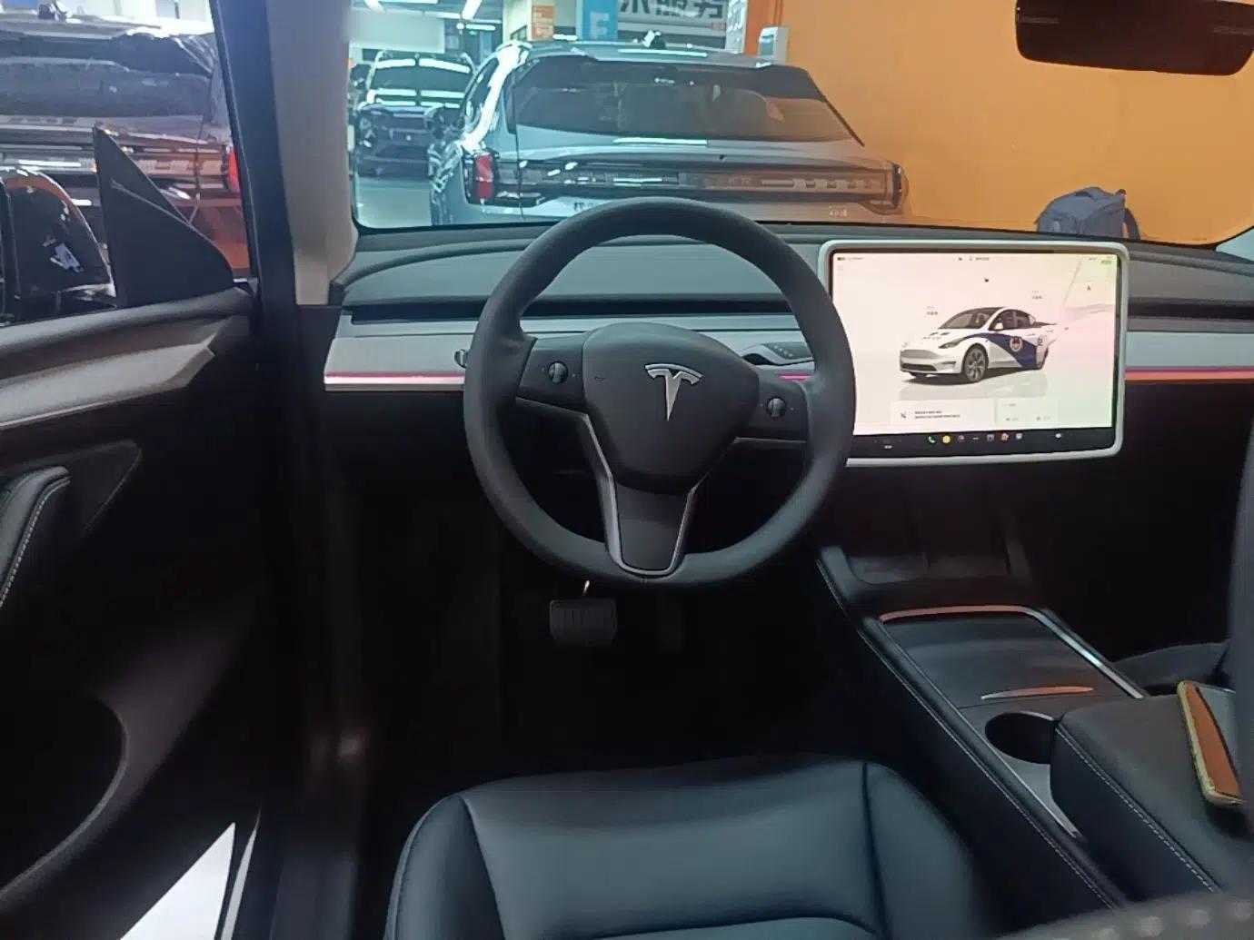 Tesla Model Y 2023 Rear-Wheel-Drive Version — миниатюра 13