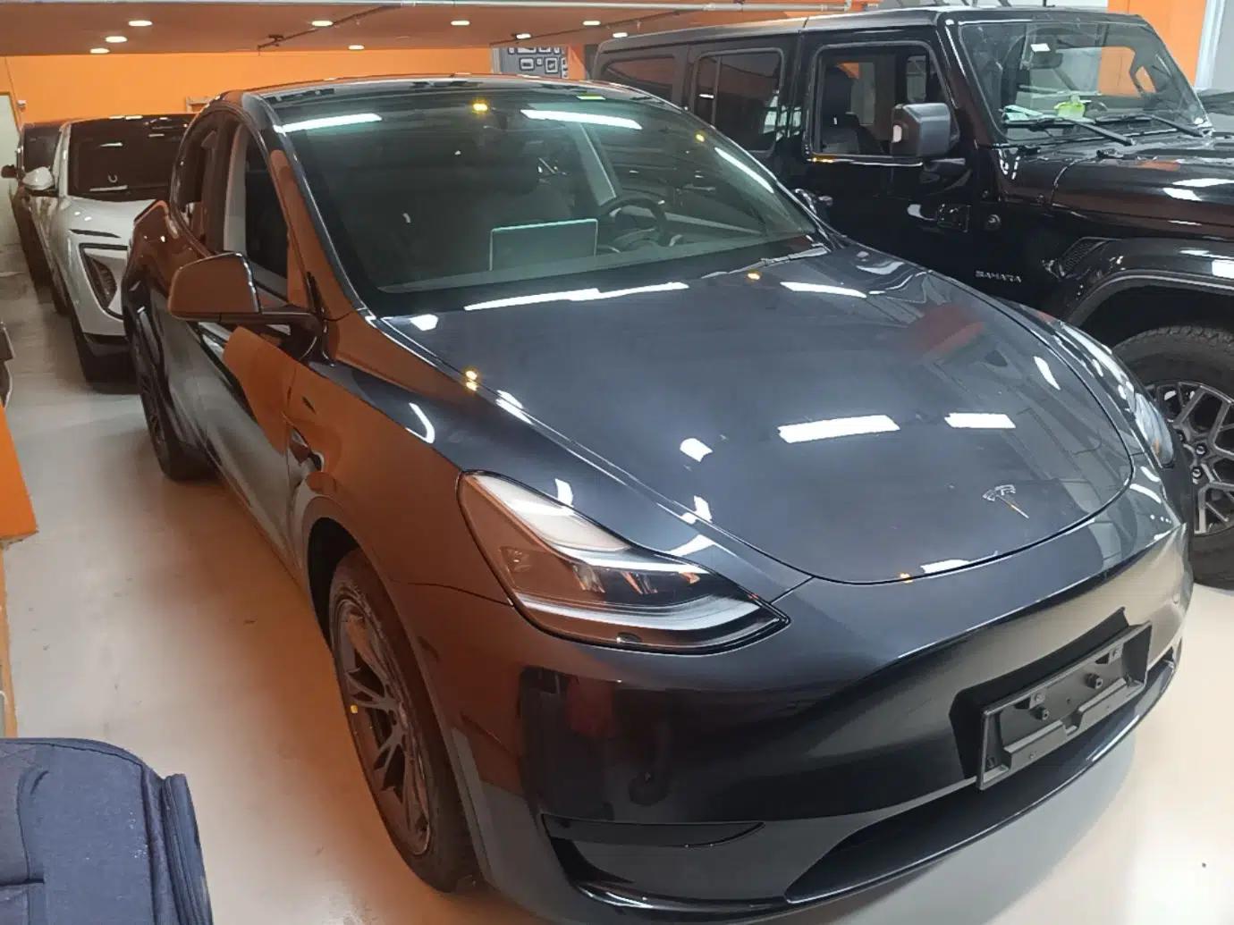 Tesla Model Y 2023 Rear-Wheel-Drive Version — миниатюра 3
