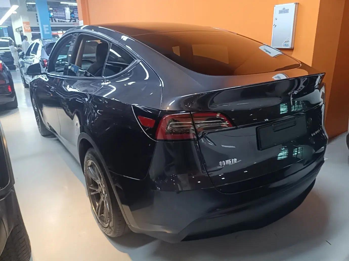 Tesla Model Y 2023 Rear-Wheel-Drive Version — миниатюра 4
