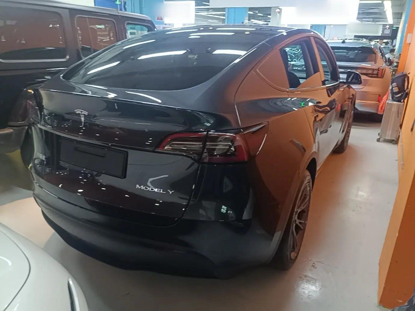 Tesla Model Y 2023 Rear-Wheel-Drive Version — миниатюра 6