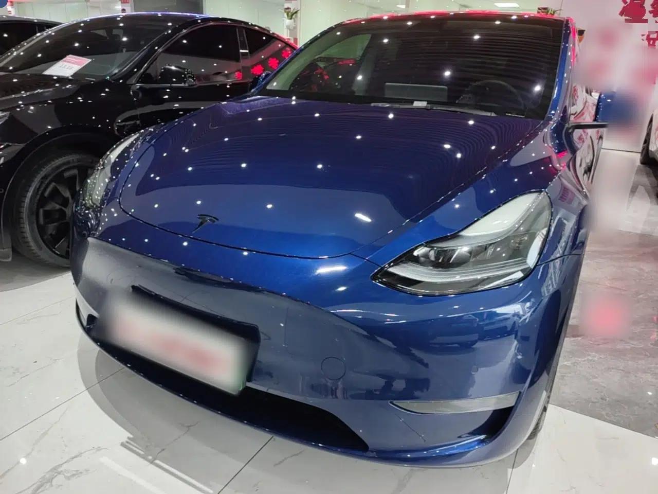 Tesla Model Y 2023 High-Performance All-Wheel-Drive Version — миниатюра 1