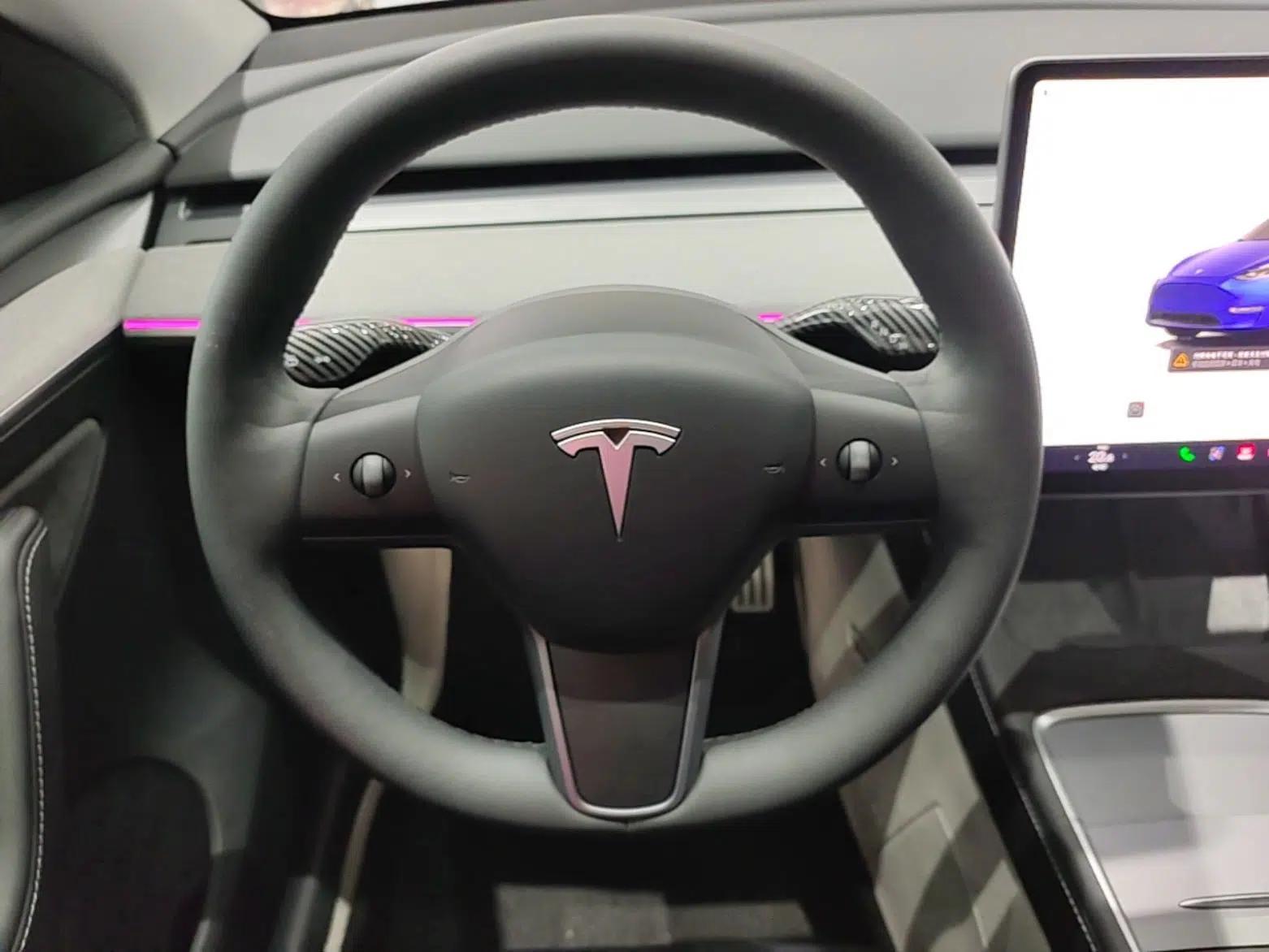 Tesla Model Y 2023 High-Performance All-Wheel-Drive Version — миниатюра 13