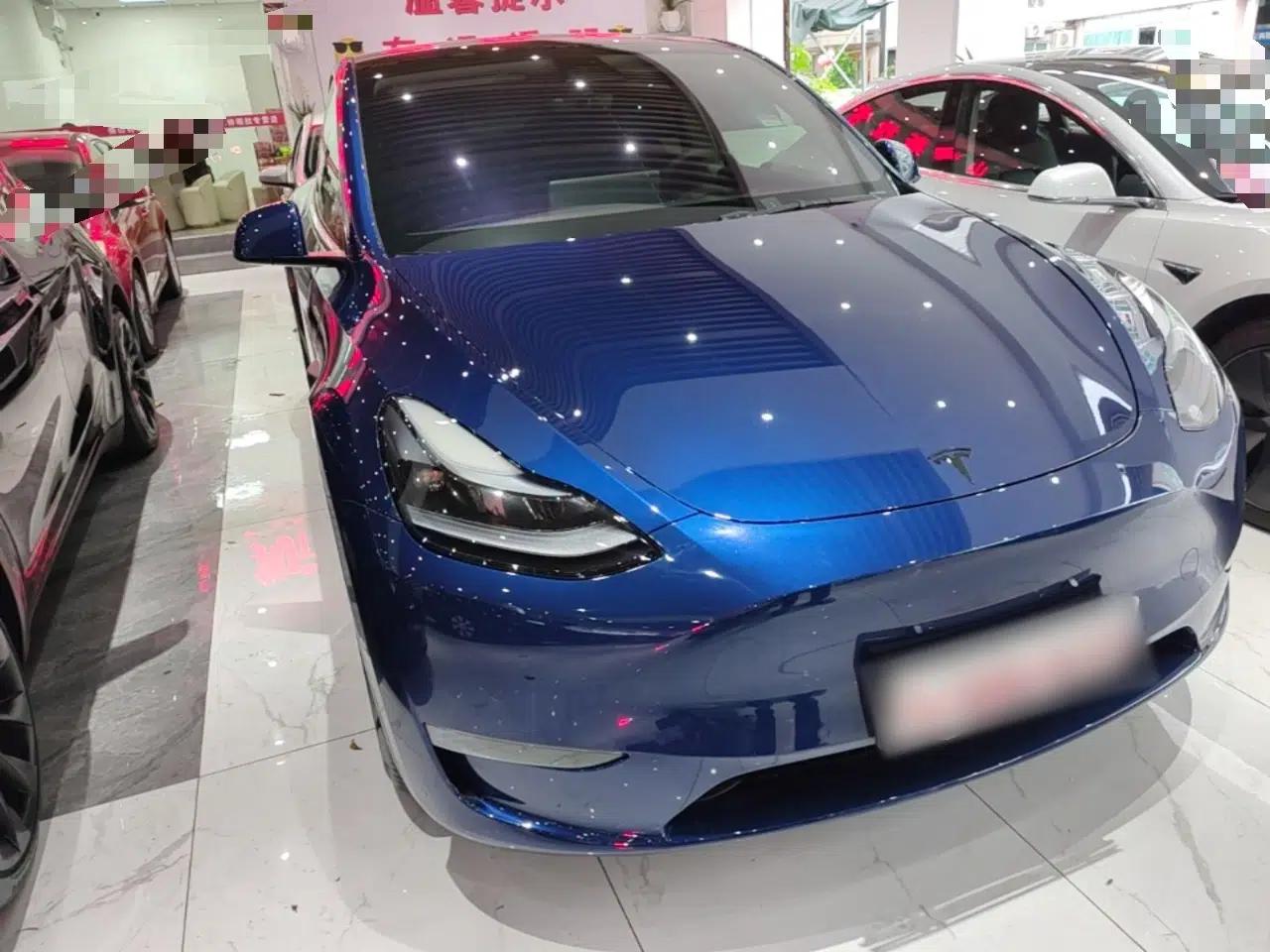Tesla Model Y 2023 High-Performance All-Wheel-Drive Version — миниатюра 3